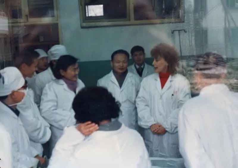 56年上海传染病院来一老农，浑身滚烫口鼻冒血，医生检查表情诡异