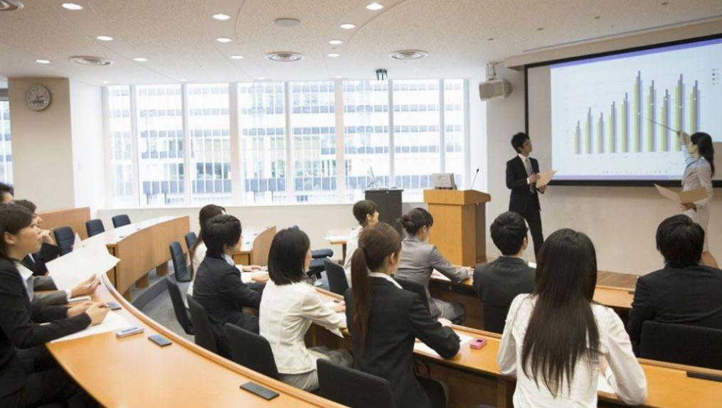 1995年韩国女老板下跪,河南小伙拒绝女老板