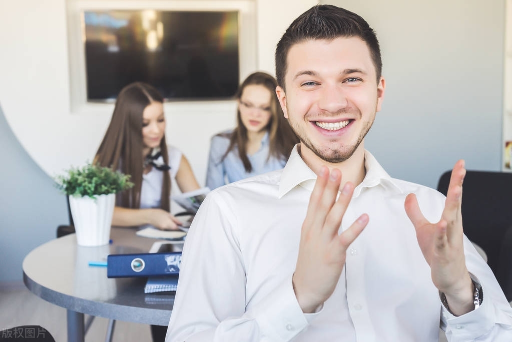 我在俄罗斯工作时候的中国同事，为了赚外快，偷偷帮人带*私走**物品