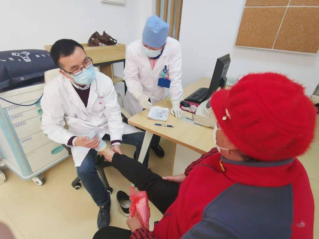 梅毒脚气是单脚有还是双脚有,梅毒脚气的特征