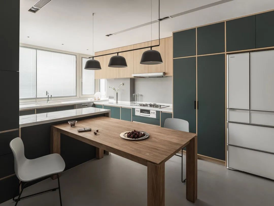 这对夫妻很有眼光，坚持在客厅加张床，实用性只增不减，晒晒