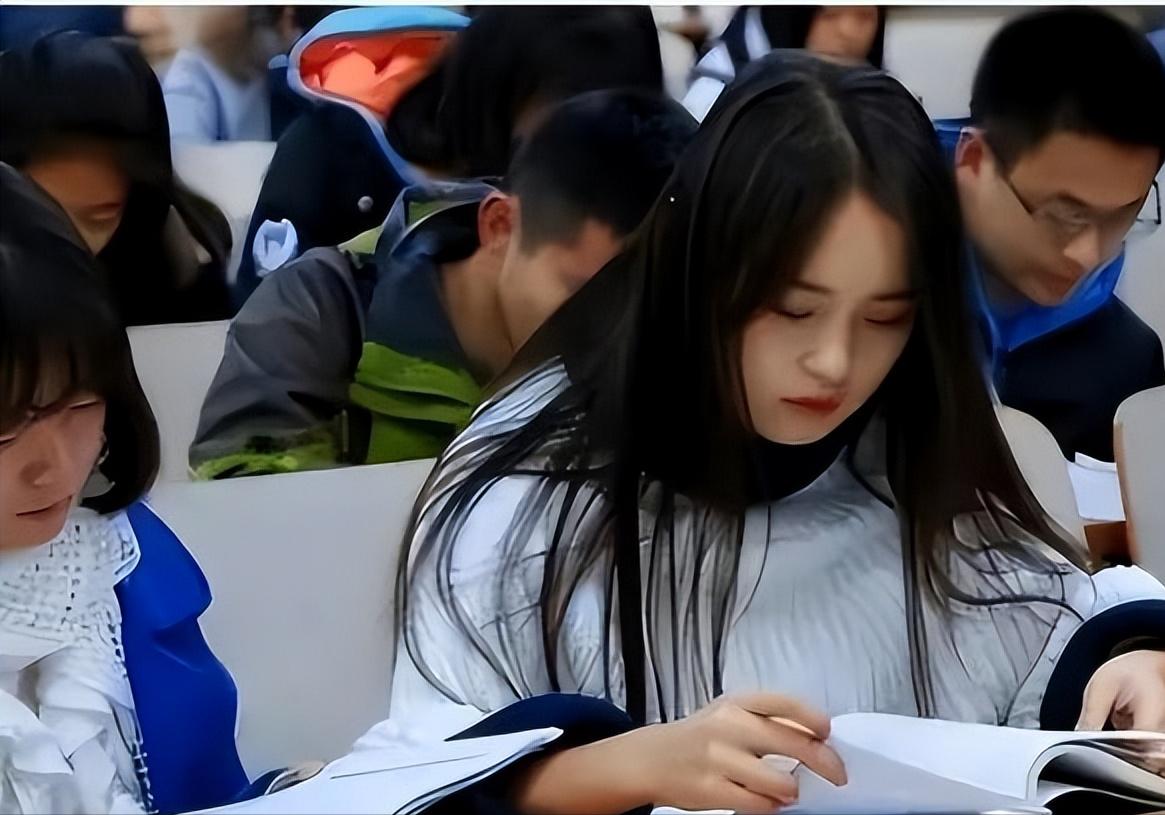 “奶头乐”出现在大学校园，不少大学生深陷其中，家长却浑然未知