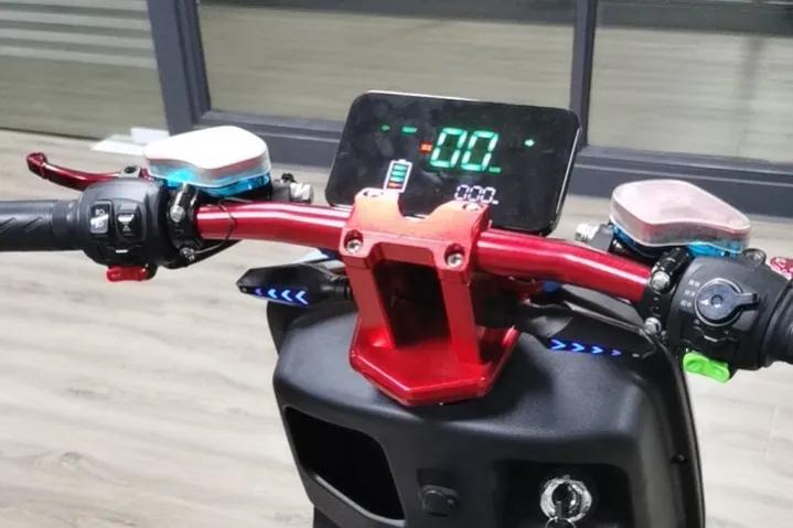 小刀电动车长征版最大尺寸的一款,小刀电动车长征版120km实测