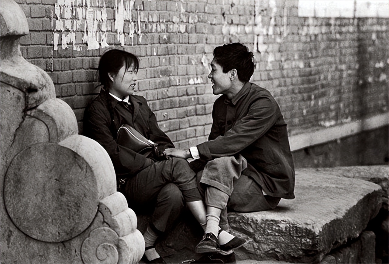 1974年，河北一村支书与村妇通奸17年后毒害其夫，案发300人寻尸