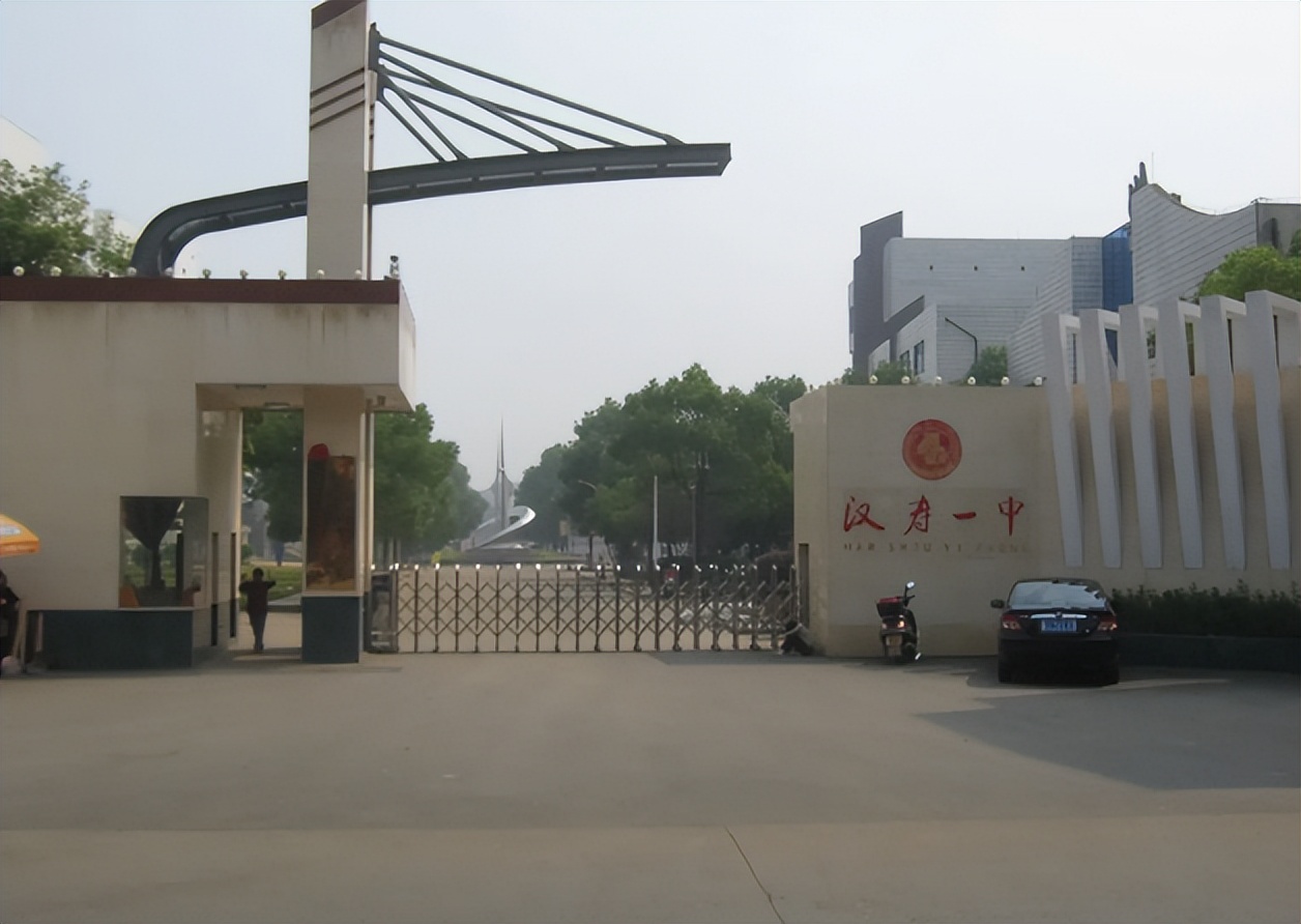 常德张陆刘阳,张陆和刘阳是同班同学吗