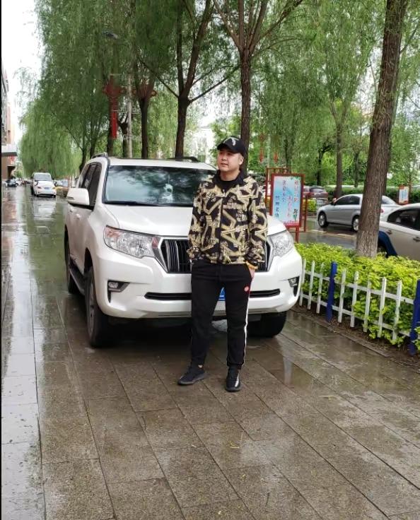 上门骚扰、扔鞋驱赶、组合拳打粉丝，连明星助理都这么嚣张了？