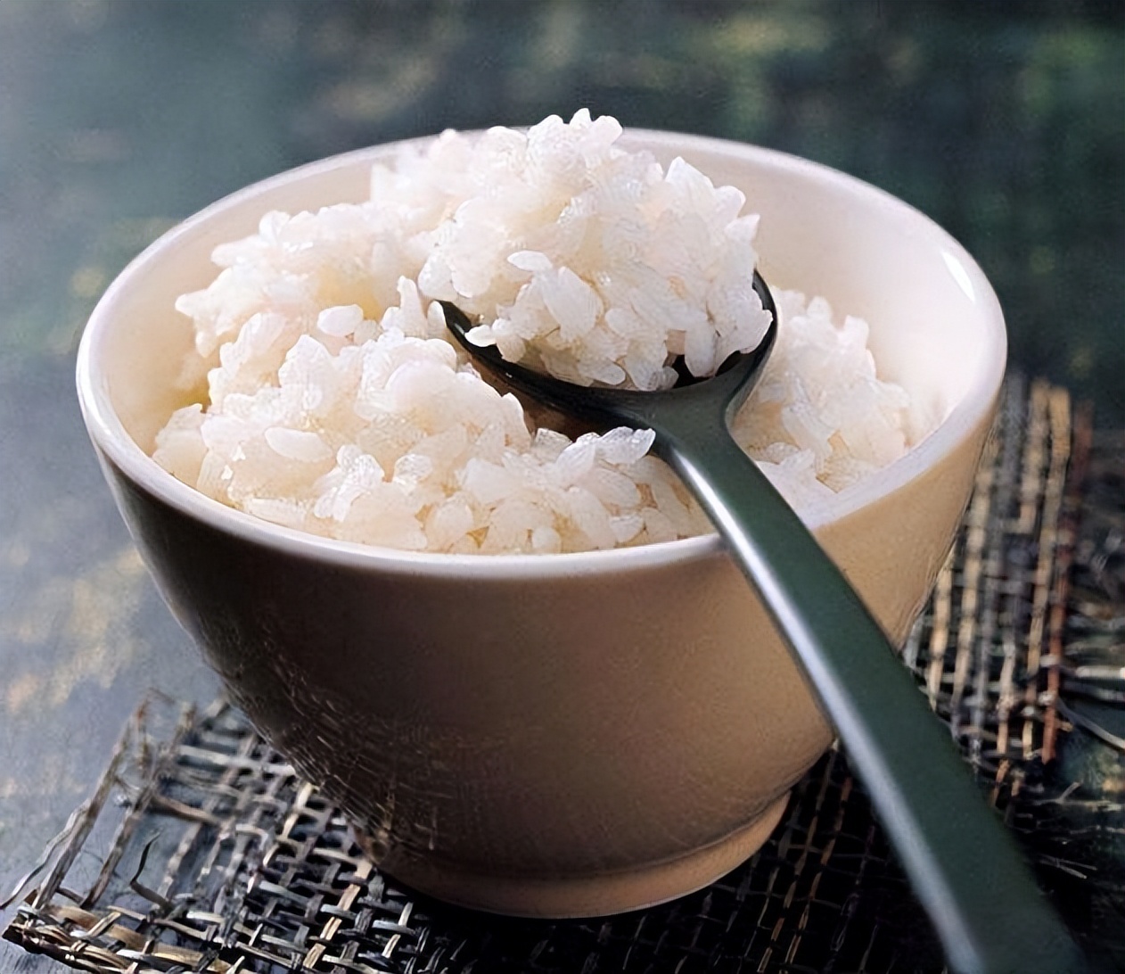 米饭还在用水煮？老厨房：只需4招，米饭香软适口，收藏不亏