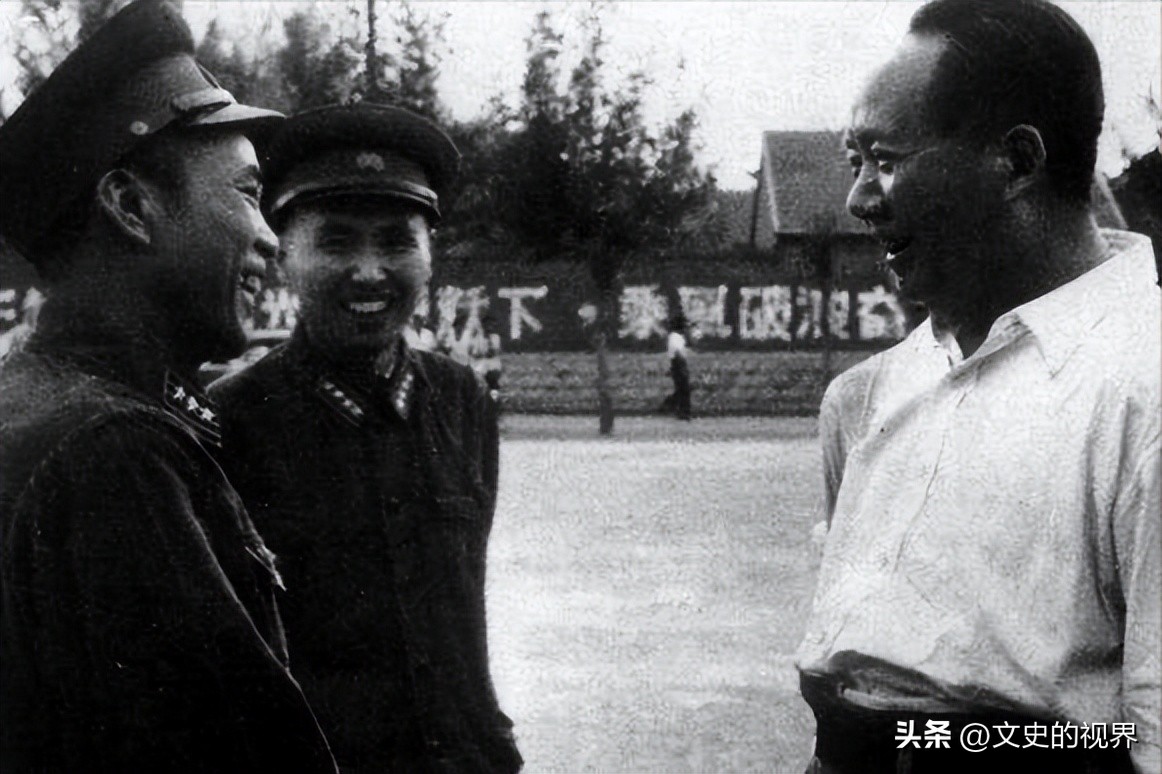 52年毛主席参观孔庙，饶有兴致地考了旁人一题：可知孔子姓什么？