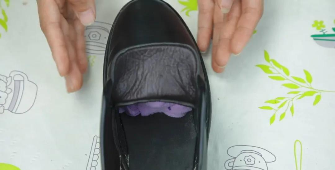 皮鞋用吹风机吹皱了,鞋子用吹风机吹