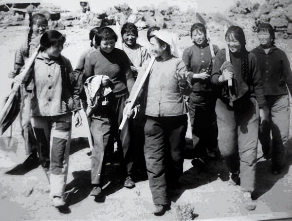 深扒历史铁姑娘郭凤莲的艰难转身,山西大寨郭凤莲图