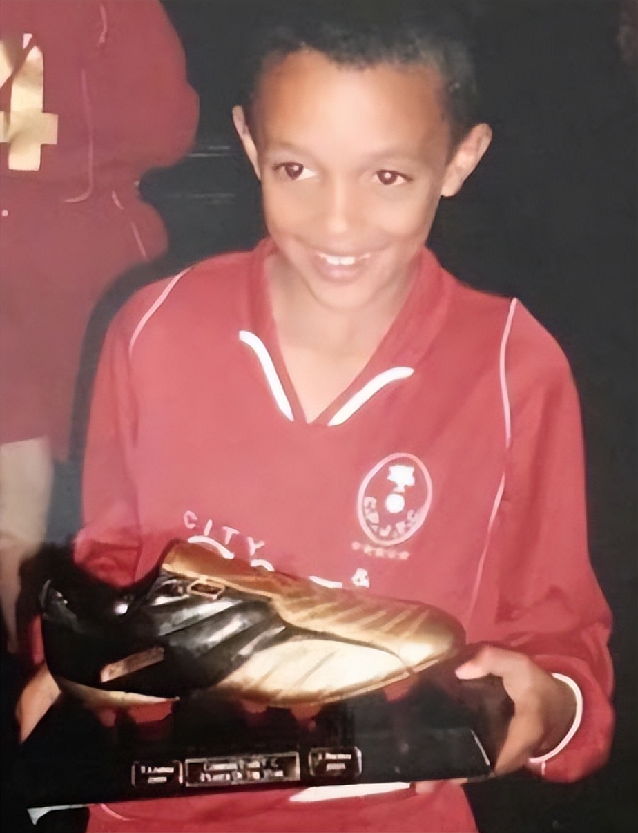 足坛球员童年照,足坛球星萌娃照