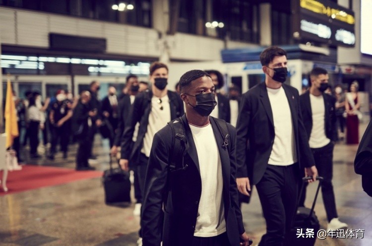 曼联列队站,曼联列队迎接冠军