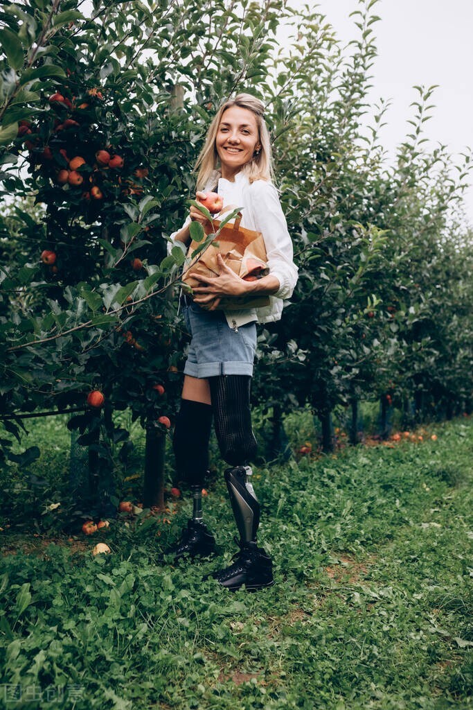 残疾人坚韧不拔乐观向上自强自立,残疾人也要坚强做个正常人