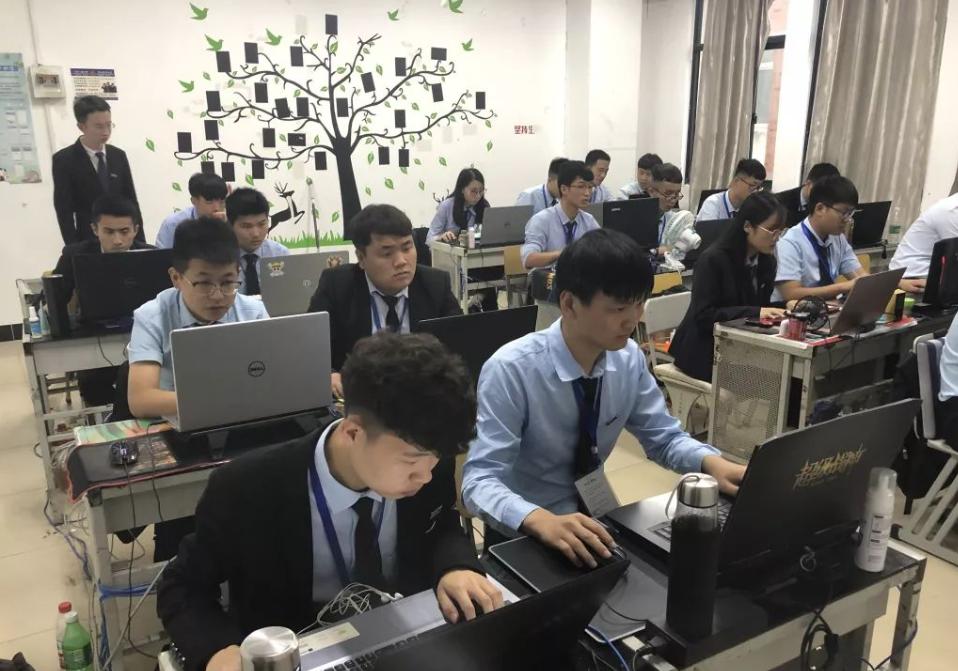 上海八维全栈的介绍,学全栈开发好就业吗