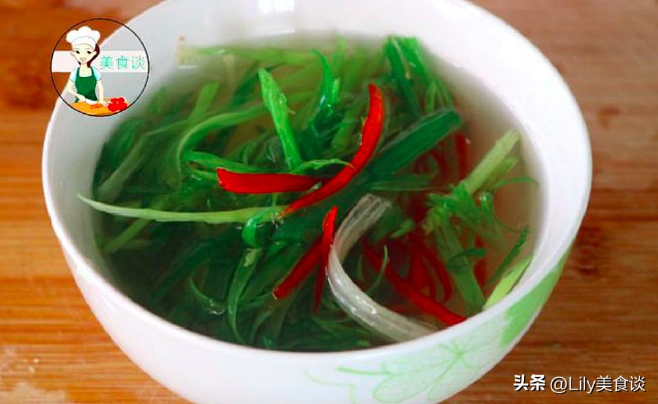 清蒸鲈鱼时最忌用盐和料酒腌制,清蒸鲈鱼时放盐和料酒都不对