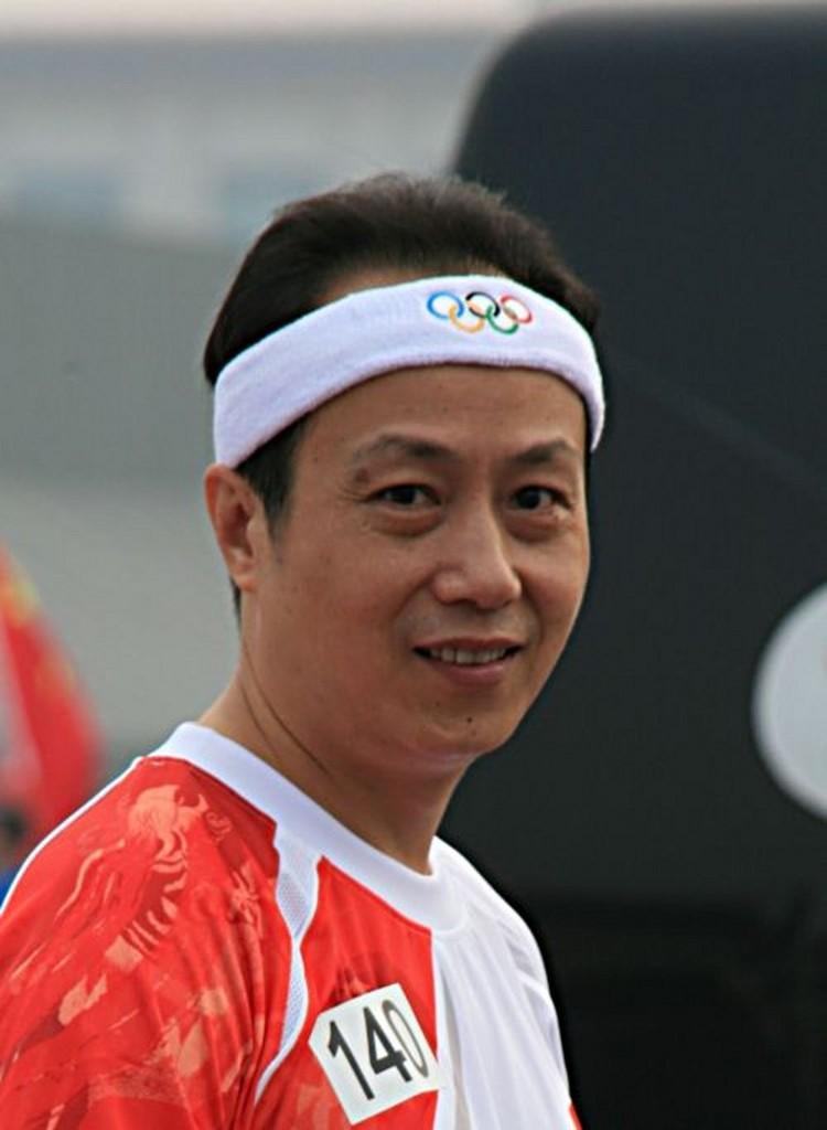 央视6位主持人因癌症英年早逝,电视台主持人得癌症的多为什么