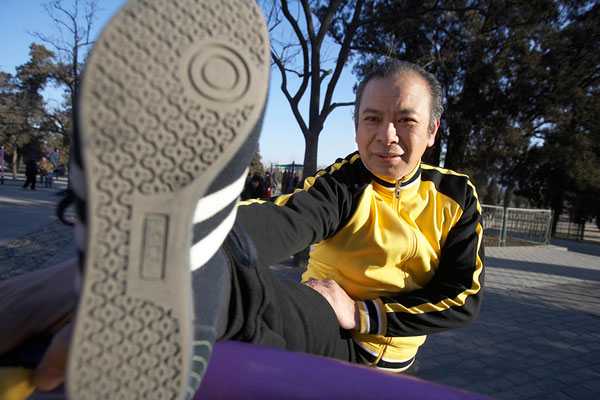 成都63岁老人新观念，朋友圈养老，8万元买二手车全国自驾游