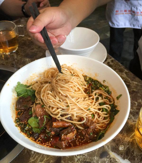 曾经风靡一时的重庆小面,还记得十多年前的重庆吗