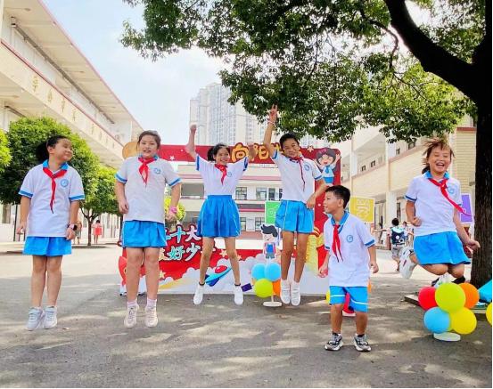 开学典礼以奋斗的姿态继续出发,加油开学季筑梦新未来