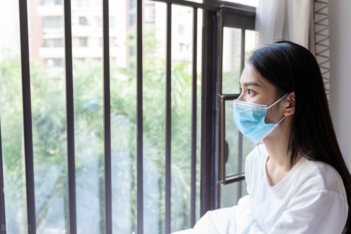 男子当街踹飞女孩被刑拘后续结果,当街踹飞女子后续