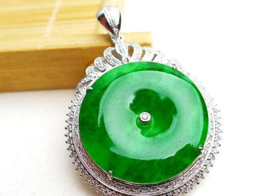 翡翠平安扣用途,翡翠平安扣有什么注意事项