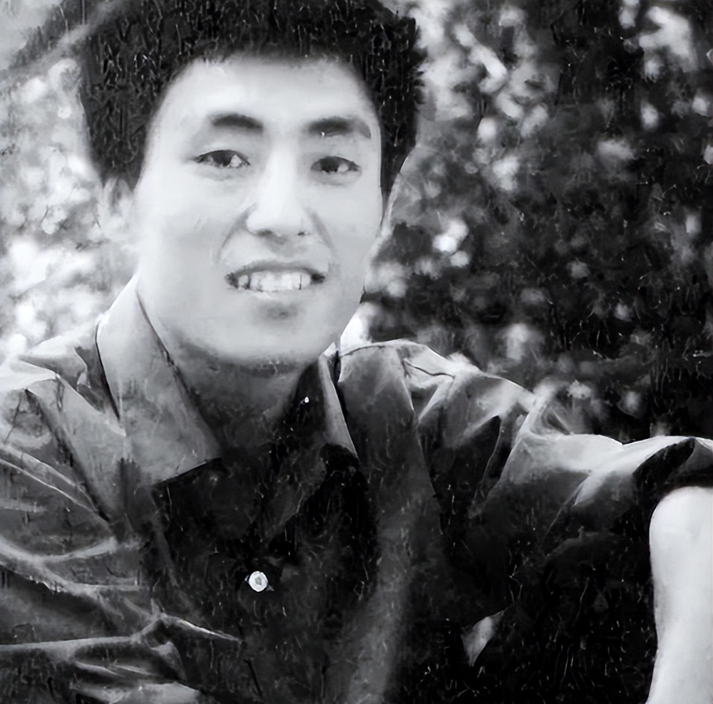 为什么那么多人捧张艺谋,张艺谋为什么这么红火