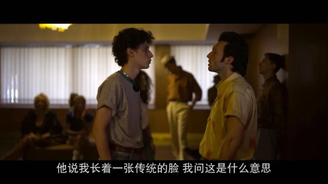 父母殉情，小姨被玷污，男孩被老女人糟蹋了