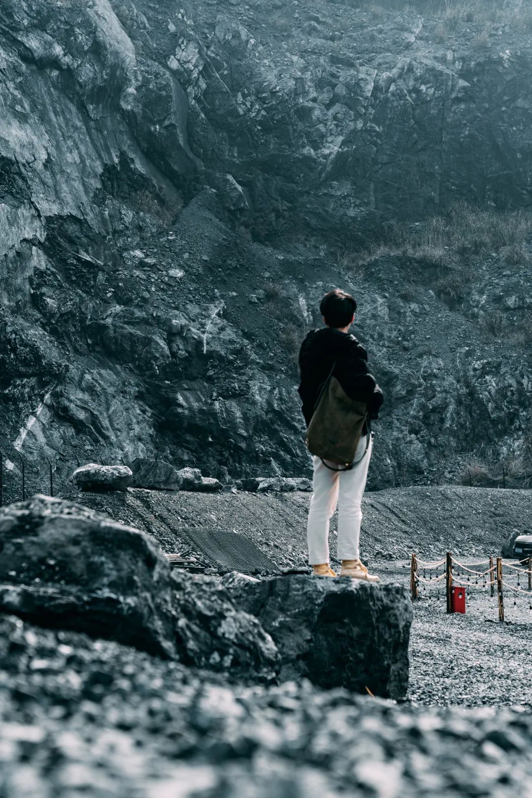 全羊宴烤乳猪、神秘矿坑、湿身派对…有趣不扎堆,假期支棱起来吧