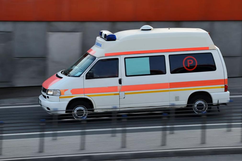 涔屽啗涓轰綍椤剁潃宸ㄥぇ浼や骸缁х画鍙嶆敾,涔屽啗閬亣鐏《涔嬬伨