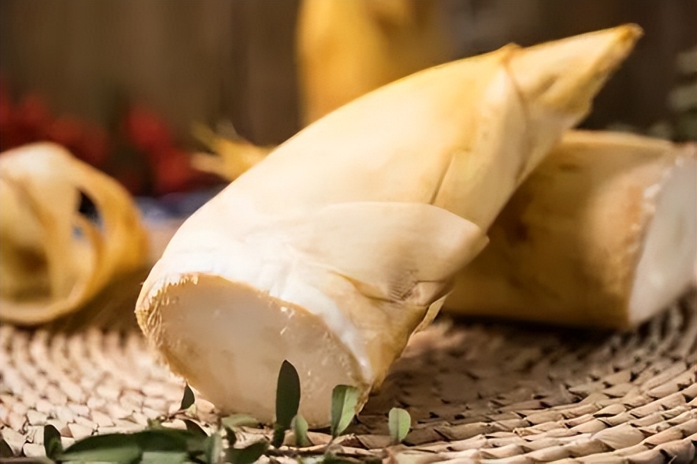 男子吃五吨春笋吐血,浙江一男子吃笋子胃出血