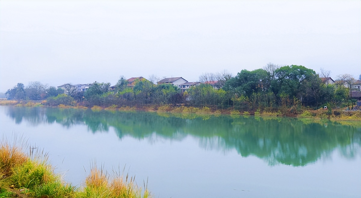 问道龙虎山，观“天下三绝”，“道教第一山”碧水丹霞入画来