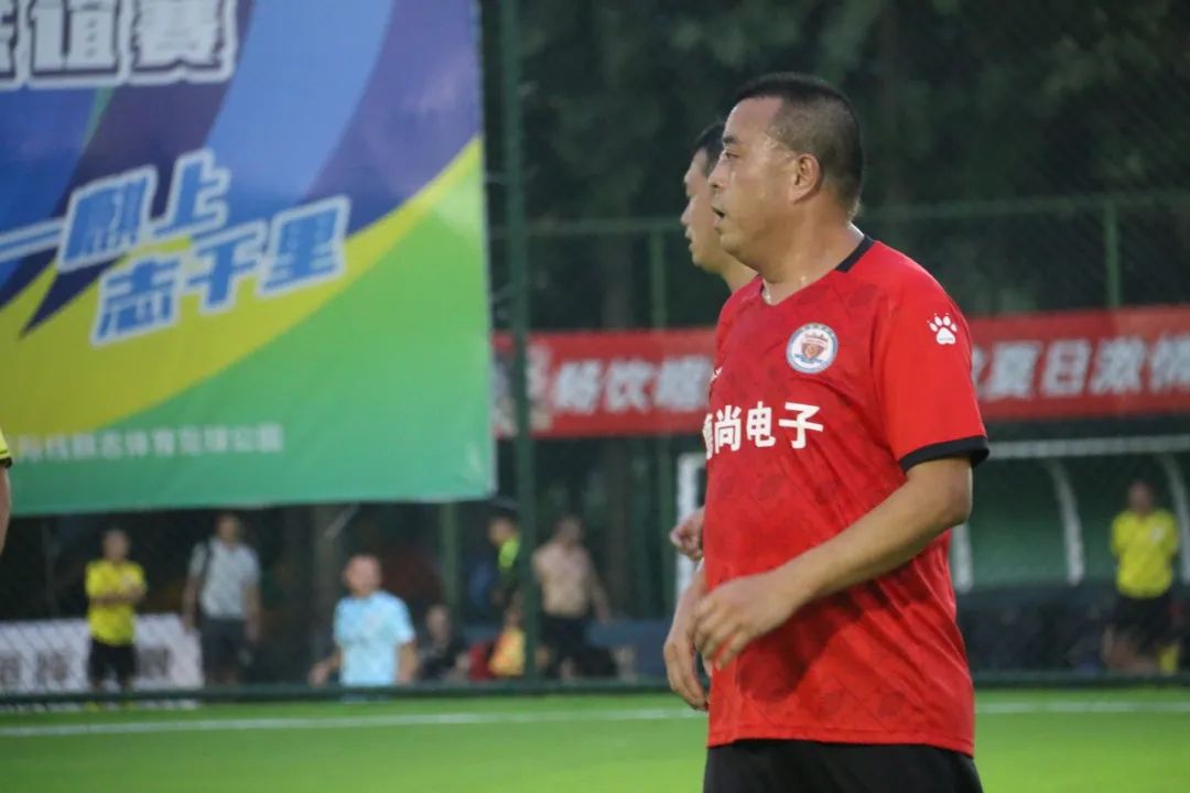 业余球员踢的球有多大力量,老年球员踢球