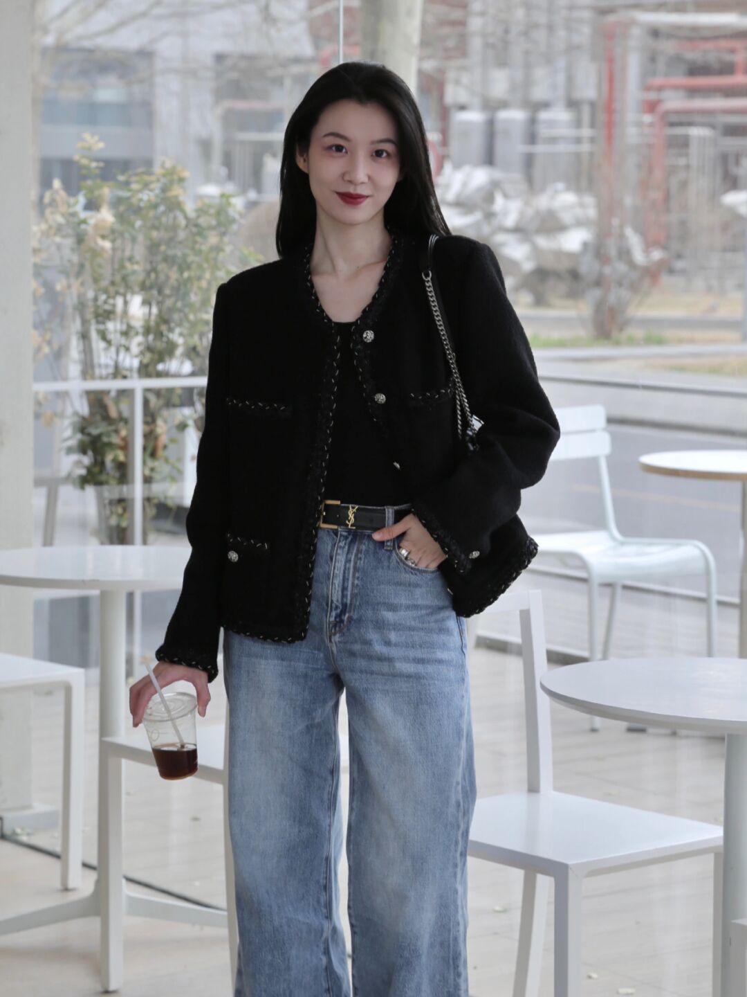 宽松牛仔裤搭配什么上衣春天,春天穿牛仔裤搭配什么衣服才好看