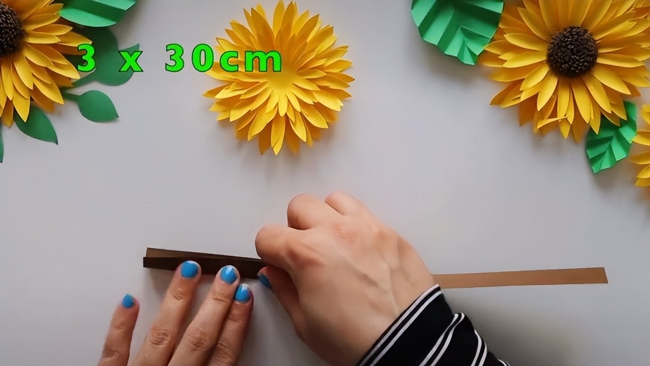 一款适合挂墙上的向日葵纸花