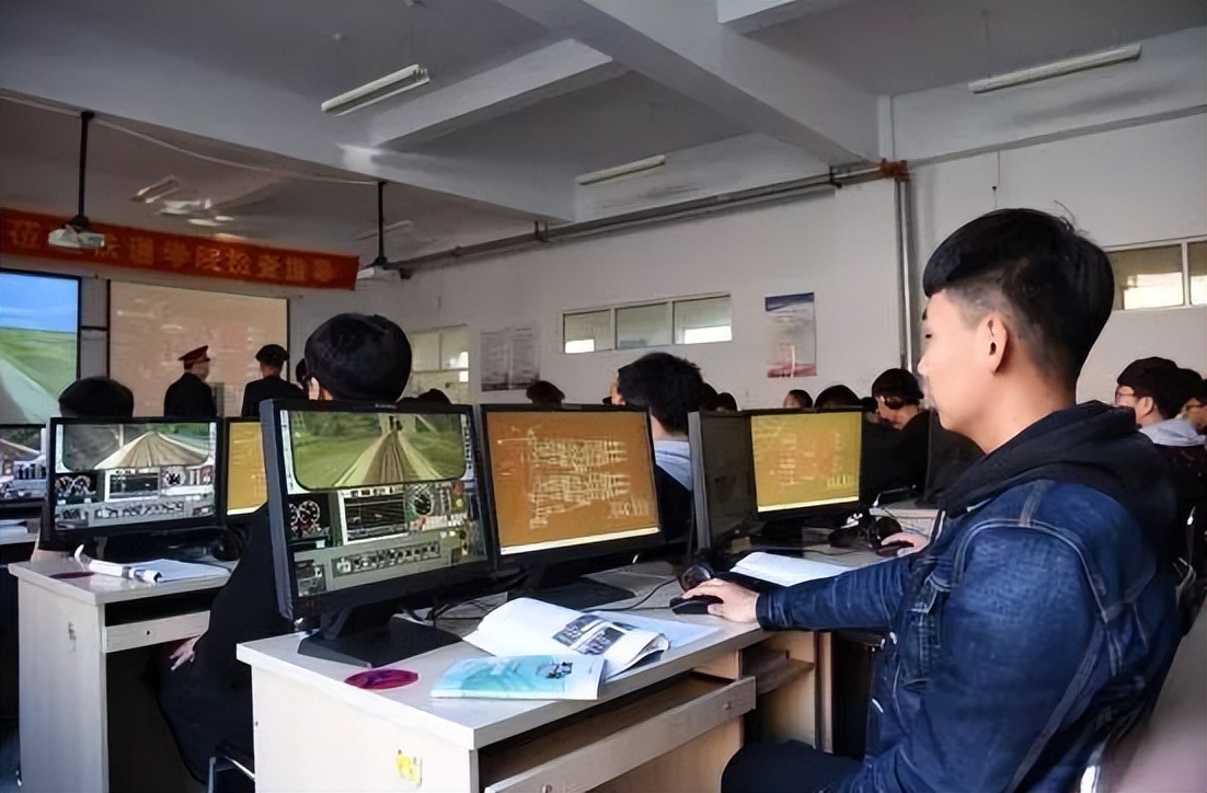 高职学校学什么专业吃香,现在高职学什么专业吃香