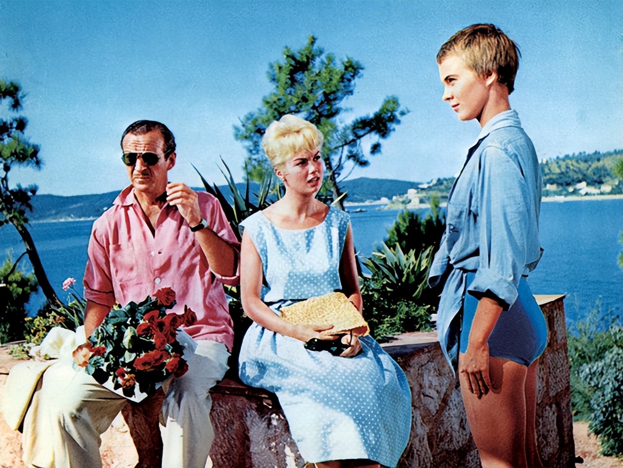 夏日度假季，以电影中的穿搭为模板，把自己想象成女主角