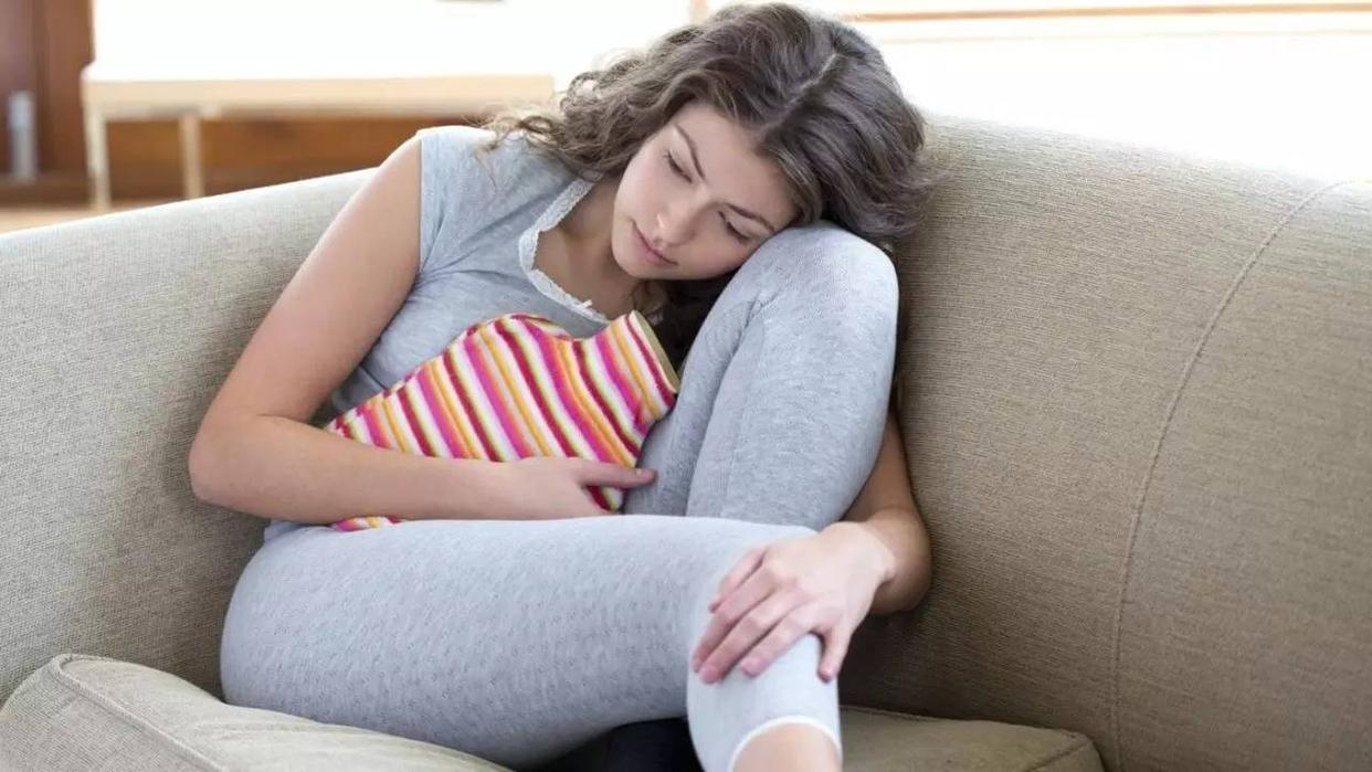 21岁女学生，偷用卫生棉条被卡住，去医院求助，医生苦笑：用错了