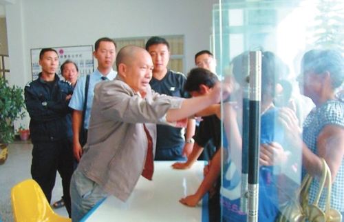 死刑犯执行死刑为什么要开口,目前死刑犯执行死刑的方式是什么