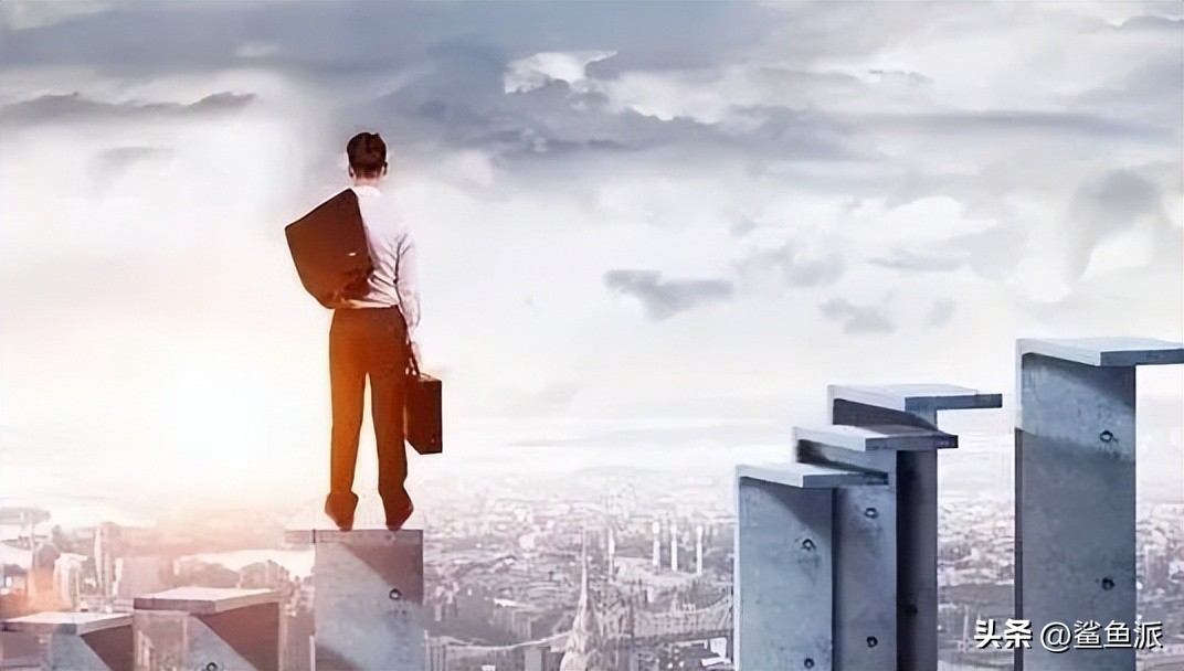 鲨鱼哥:人到中年遭遇职场危机,如何开创人生第二曲线