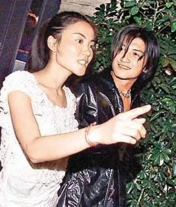 谢霆锋和王菲谁先牵手的,王菲谢霆锋牵手所有视频