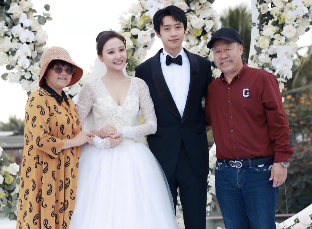 娱乐圈十大甜蜜婚礼亲吻,娱乐圈十对明星夫妻婚礼