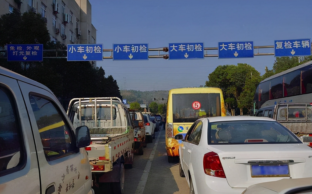 七座非营运几年审一次车,七座车型年审制度