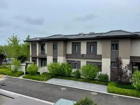 春风得意！莎莎的类似北京四合院的豪宅，据当地网友估价已经升值