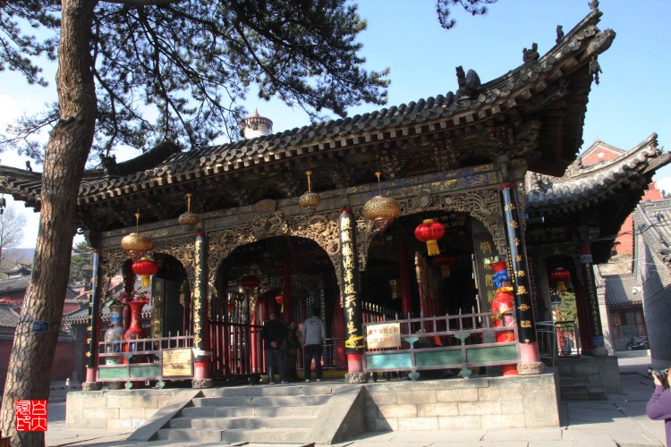 五台山一日游黛螺顶和五爷庙,来到五台山景区佛华山庄五爷庙
