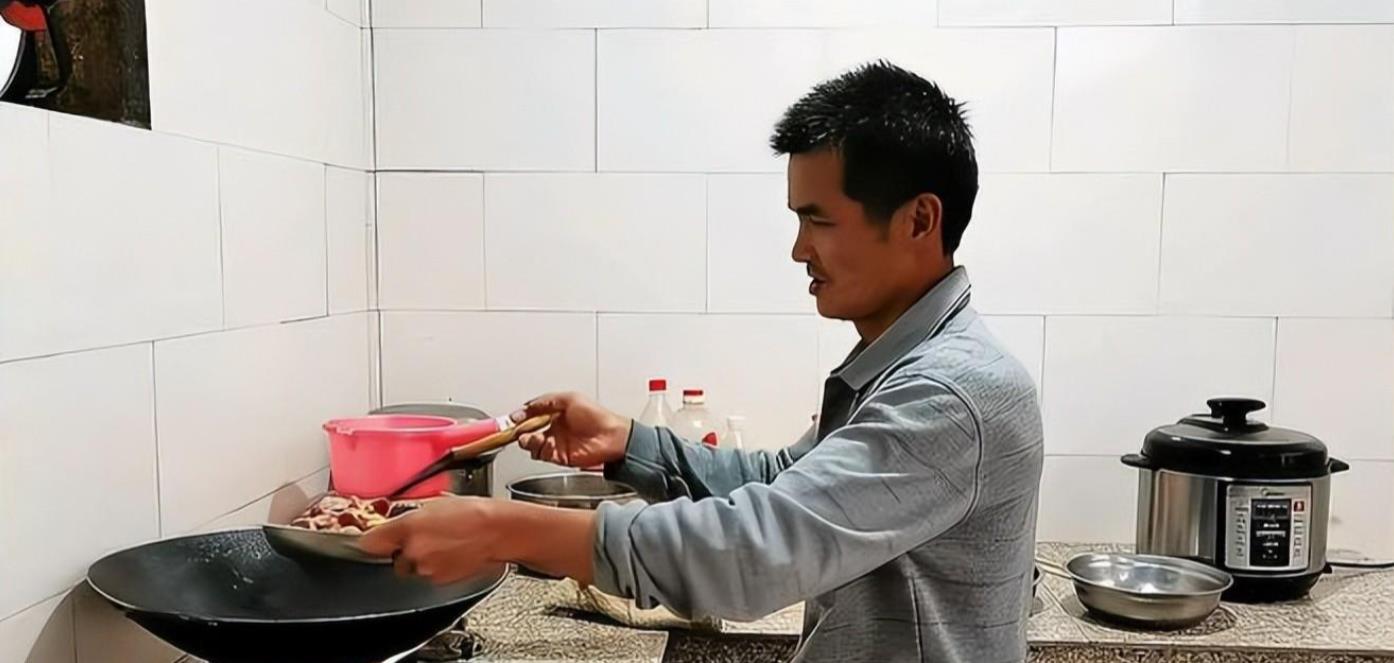 河北小伙娶侏儒症女子,侏儒男人对妻子打掉孩子