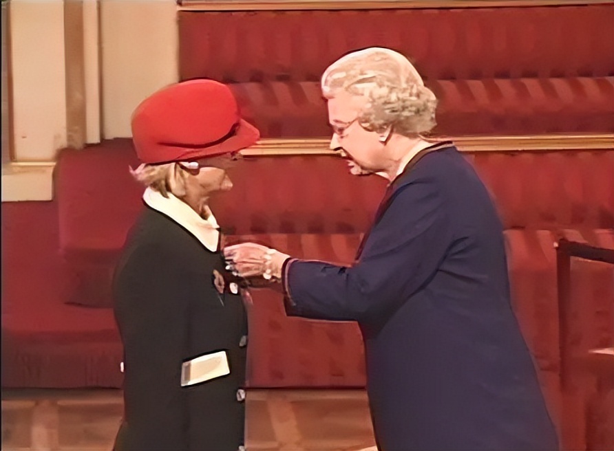 英女王百年的酒窖,英国女王文物