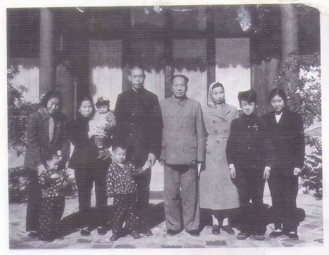 51年毛主席的弟弟被当成贪污犯,一封信揭露真相,还了他一个清白