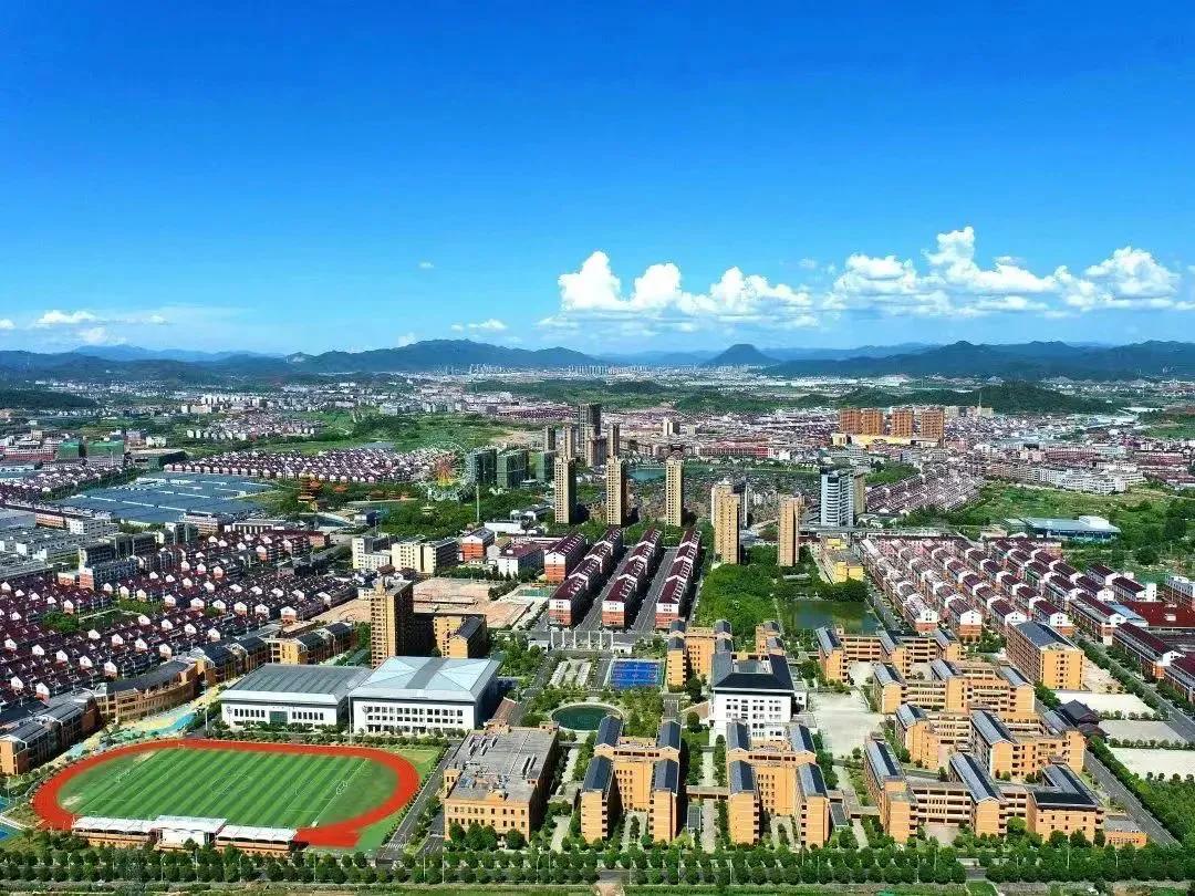 你没有500万资产？那在我们村是贫困户。网友：怎么加入村子？