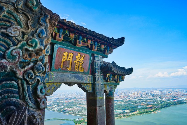 昆明西山龙门牌坊,昆明西山龙门风景区