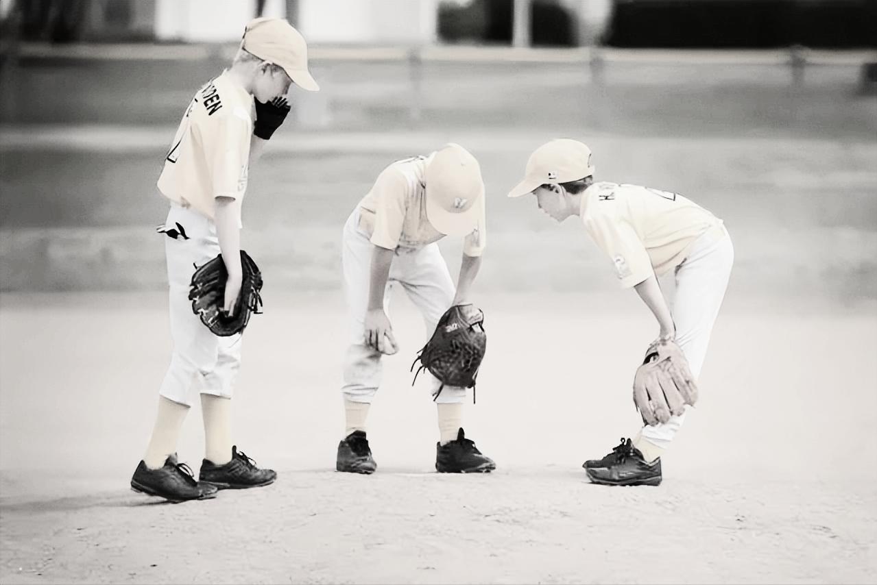 足球垒球游戏,软式棒垒球和足球